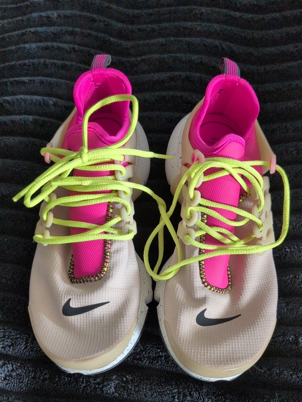 Nike Women's Bright Pink Athletic Shoes